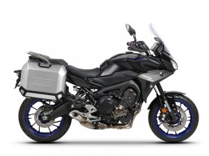 Kompletná sada bočných hliníkových kufrov SHAD TERRA,  47/47 litrový bočné kufre, vrátane montážnej SHAD YAMAHA MT-09 Tracer / Tracer 900