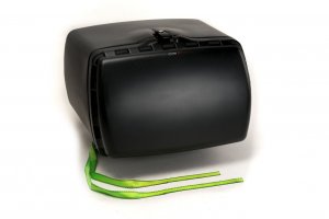 Vrchný kufor PUIG MAXI BOX čierna so zámkom a pripevnené remienkami